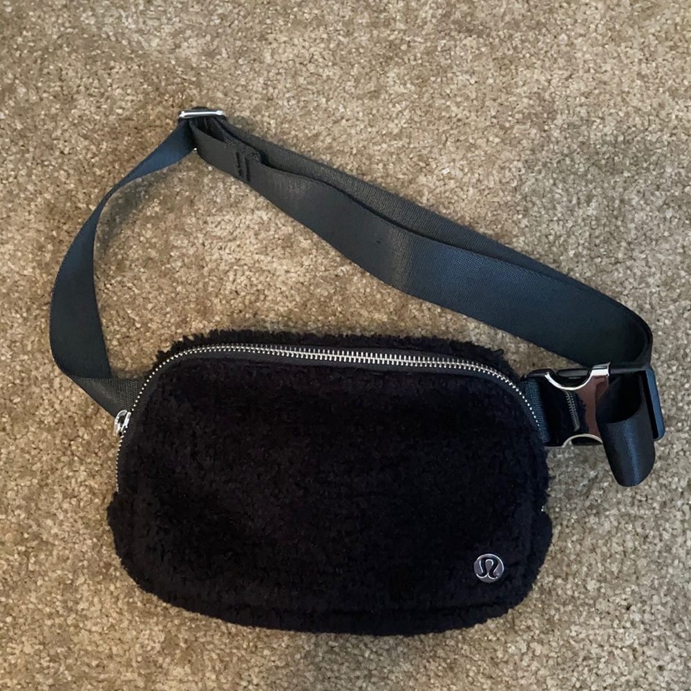 NEW Lululemon Sherpa Belt Bag